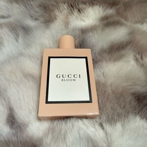 Gucci Bloom Fragrance - 100 ml 3.3 FLOZ - sprayed twice